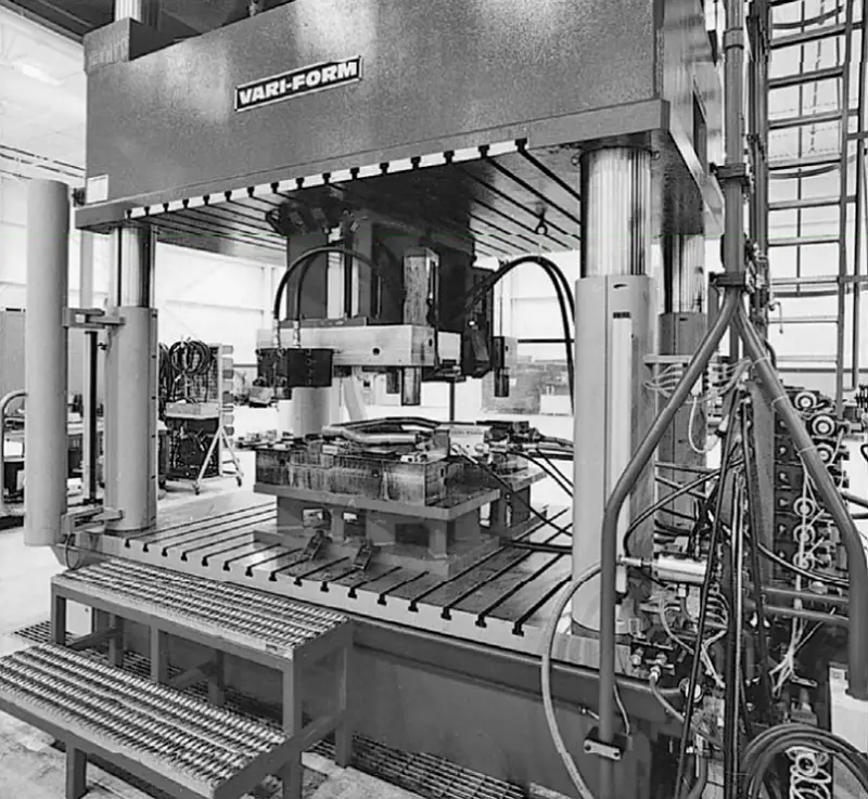 View of the tube-hydroforming press