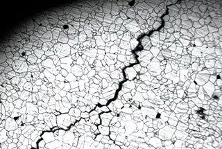 forging cracks, heat treatment cracks and raw material cracks