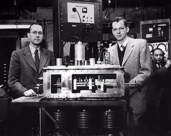 Towns on the left, and his student Gordon on the right, in front of a Maser
