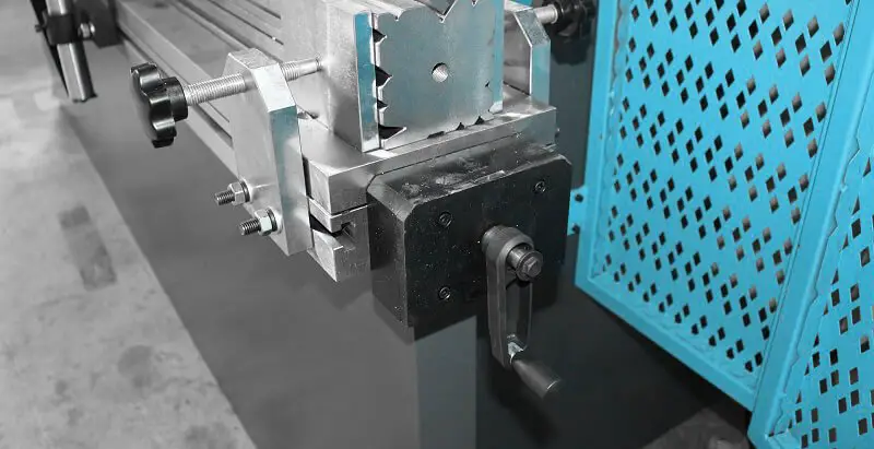 Mechanical compensation mechanism