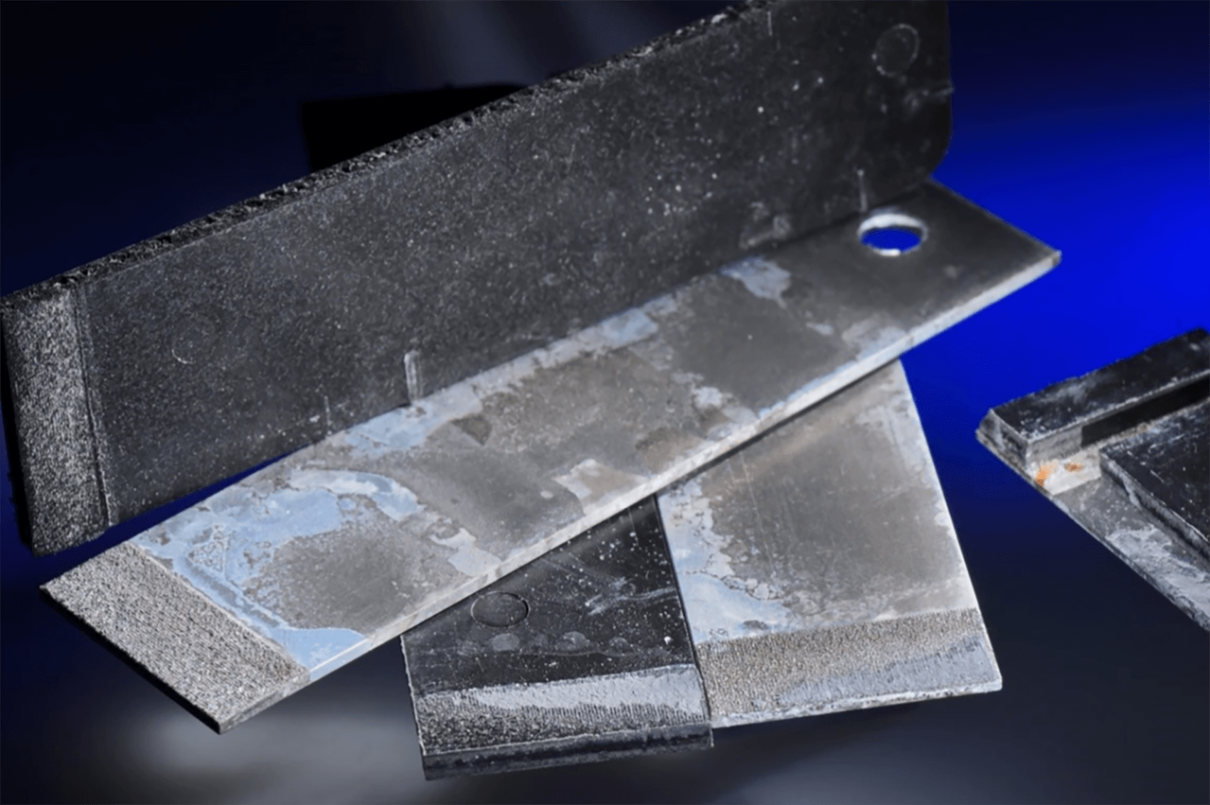 Fig. 4 Fracture surface of metal and plastic joint after corrosion test