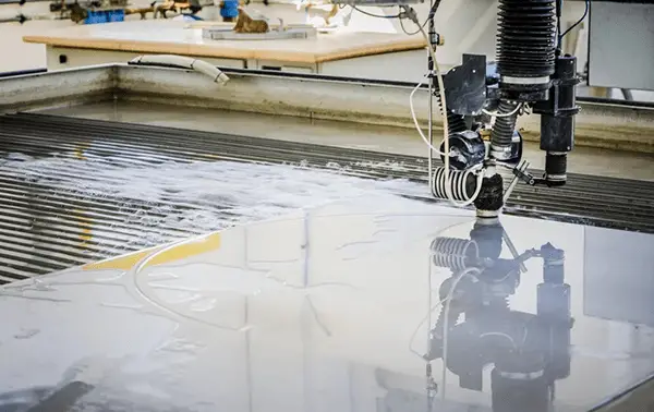 Perspectives de développement de la technologie d'usinage par jet d'eau