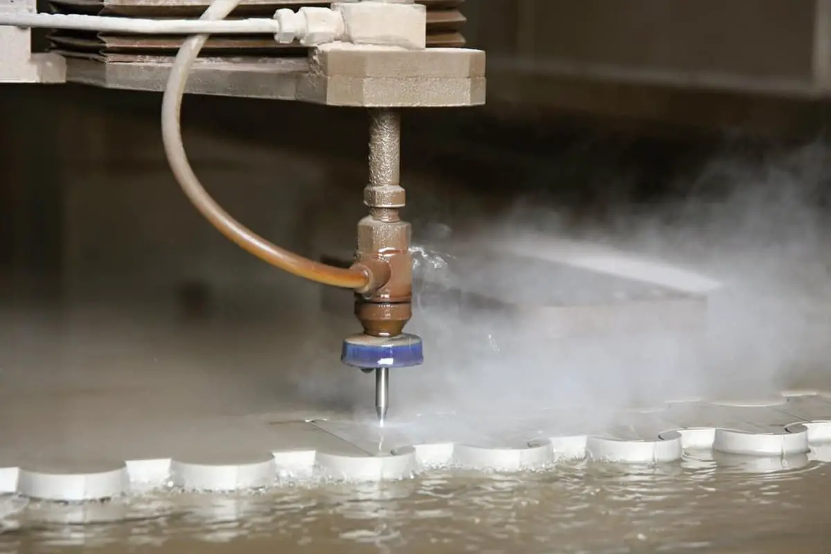 Tecnología de corte por chorro de agua abrasivo: Lo que hay que saber